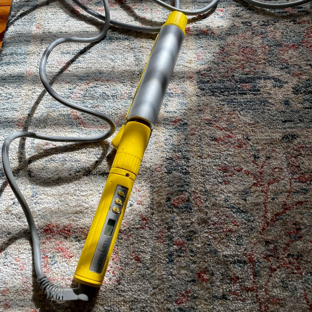 Drybar bender rotating curling iron